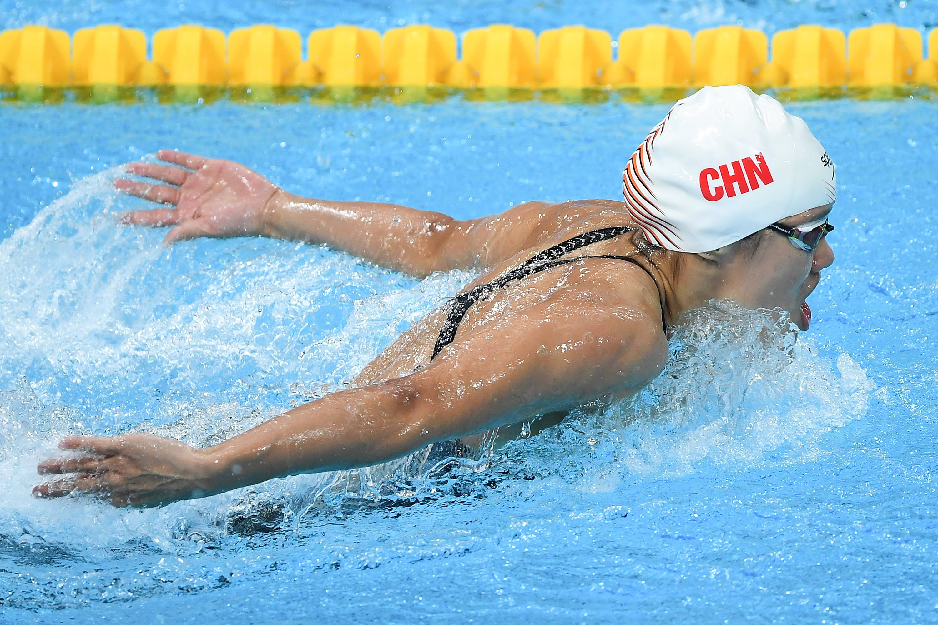 蝶泳200米女子冠军，从肌肉颤抖到水中飞翔，我看到了什么？
