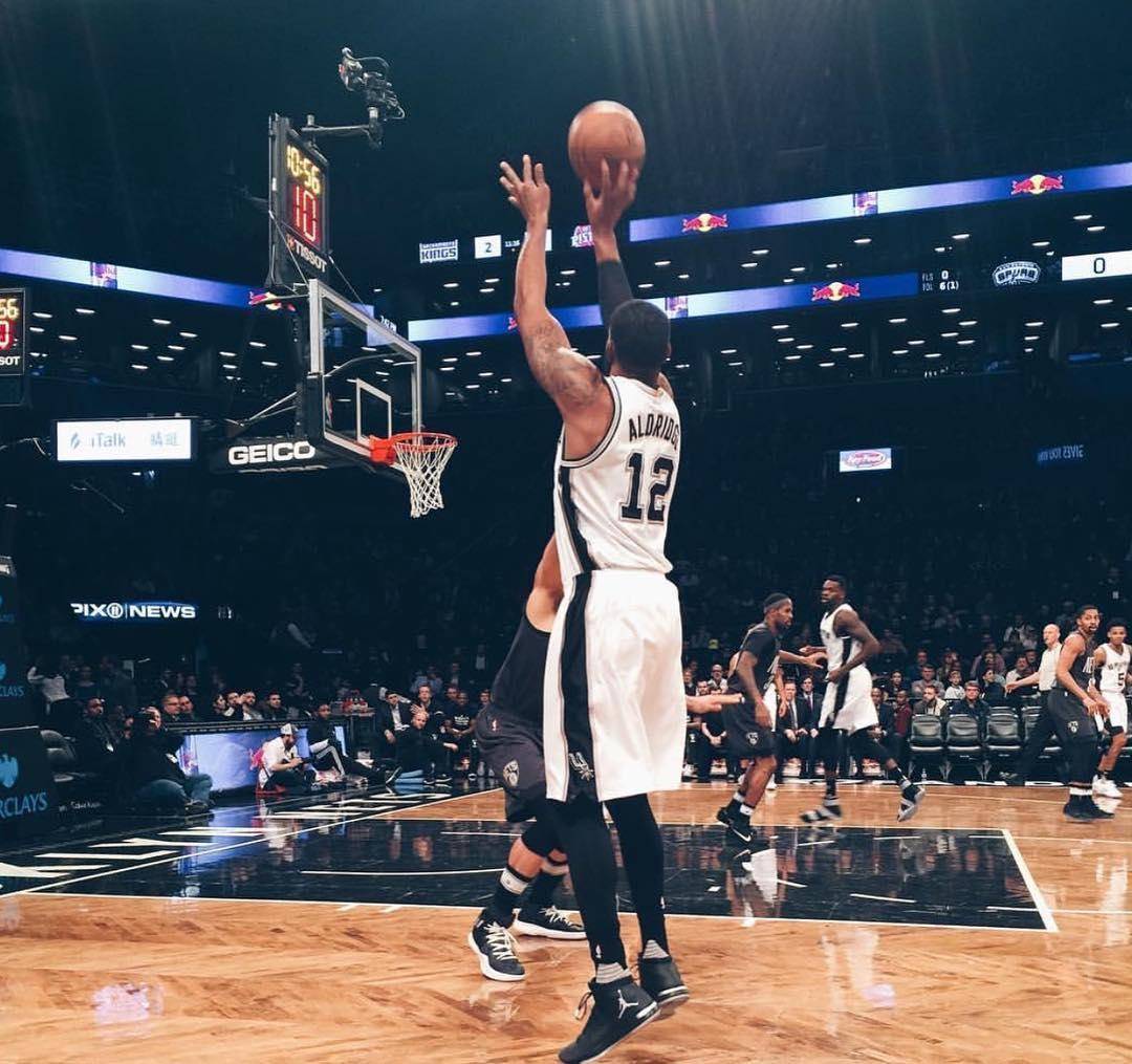 NBA现役最高的中锋，站在篮下就是一道墙