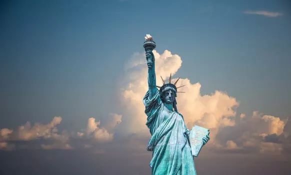 美国VS，一场跨越大洋的较量